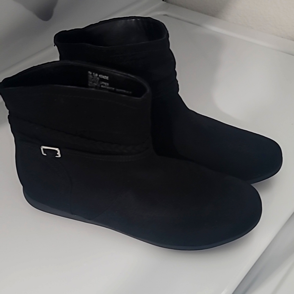 Ladies Black ankle booties. Size 7